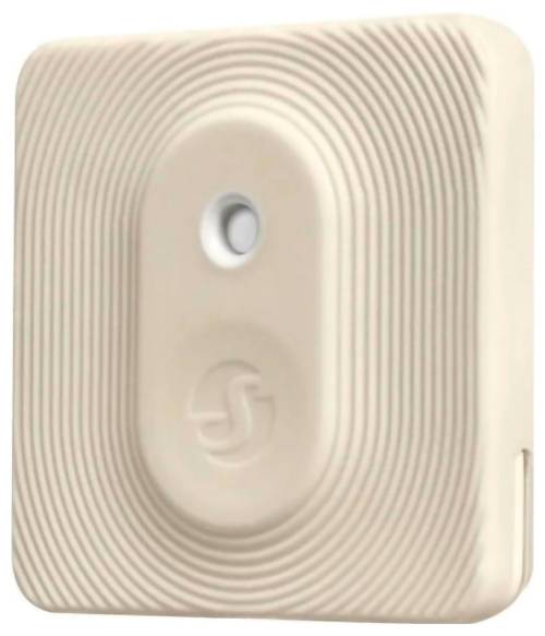 Appareil carré beige monté au mur avec des sillons concentriques, un petit objectif ou bouton central, et un logo discret, probablement une unité capteur ou interphone.