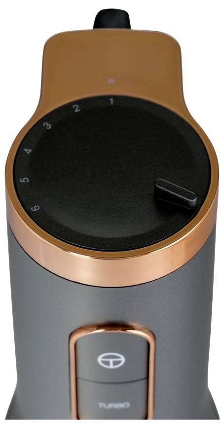 Gros plan d'un bouton de contrôle turbo noir et cuivre avec des paramètres numérotés de 1 à 6 et un bouton « TURBO » en dessous.