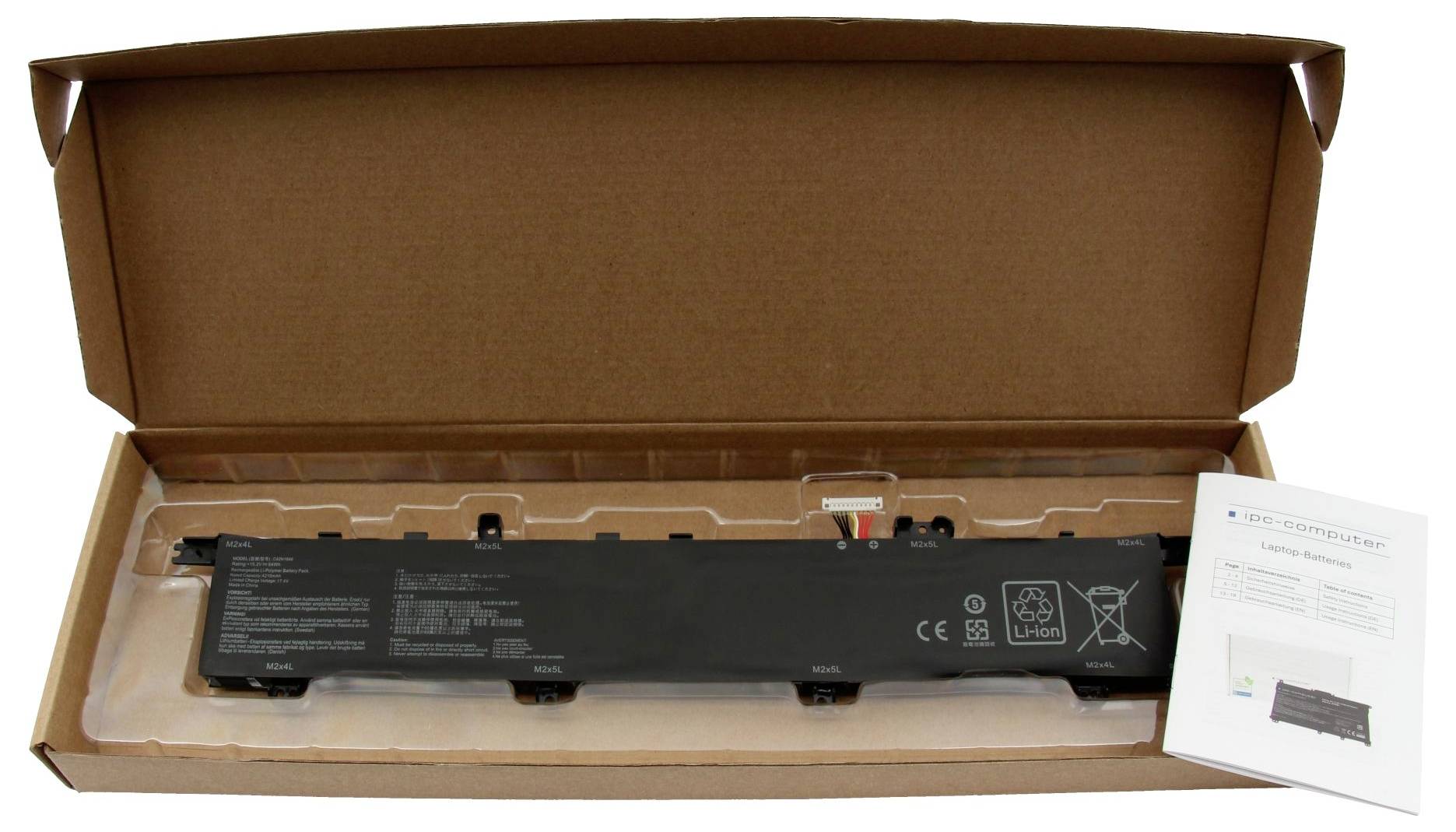 Boîte en carton ouverte contenant un long bloc batterie pour ordinateur portable de couleur noire à l'intérieur et un dépliant d'instructions imprimé sur la droite.