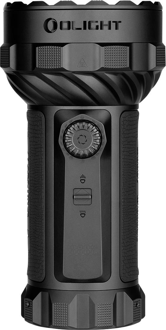 Lampe de poche Olight noire portative avec poignée texturée, interrupteur latéral et tête de type zoom réglable présentée sur un fond blanc.