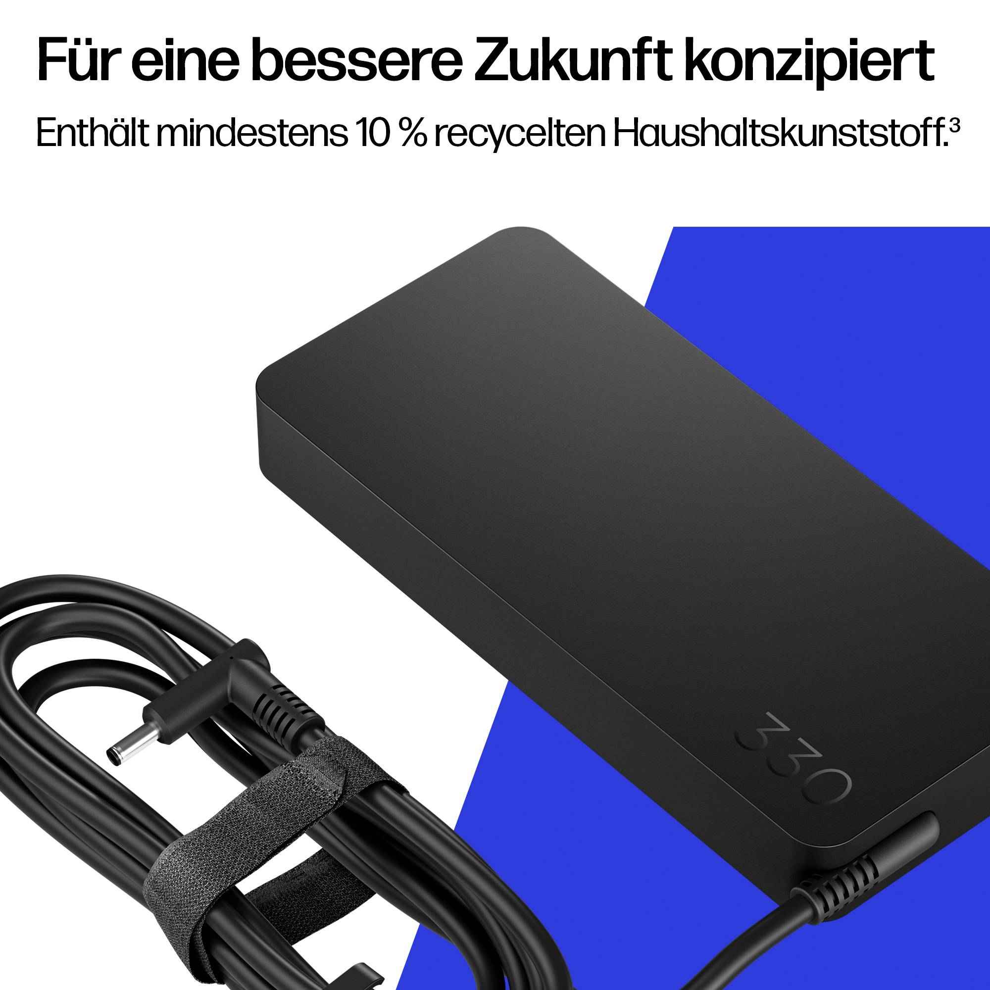 Adaptateur secteur Black Z3Q avec câble intégré, étiqueté en allemand comme conçu pour un meilleur avenir et fabriqué avec au moins 10% de plastique ménager recyclé.