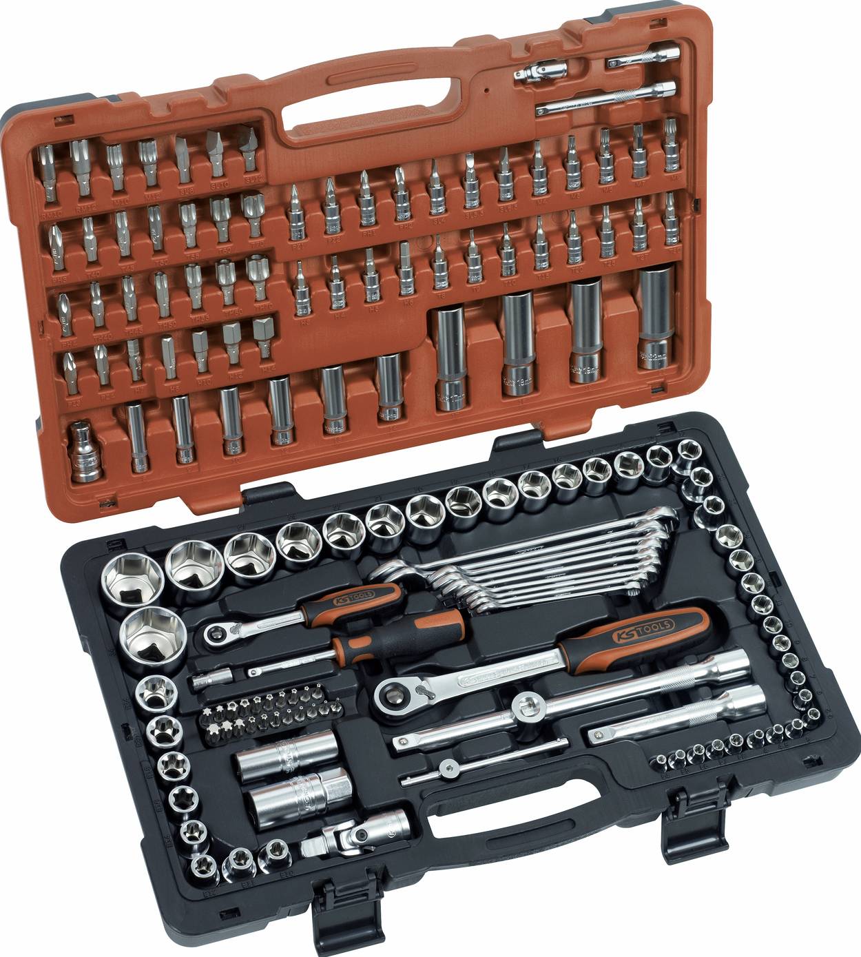 Ouvrir les mallettes à outils contenant des assortiments de clés à douilles, des embouts de tournevis et des outils à main dans des boîtes de rangement orange et noir.