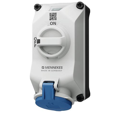 Boîtier de commutation électrique industrielle blanc avec un bouton rotatif marche/arrêt et une prise de courant couverte de bleu, étiqueté « MENNEKES FABRIQUÉ EN ALLEMAGNE ».