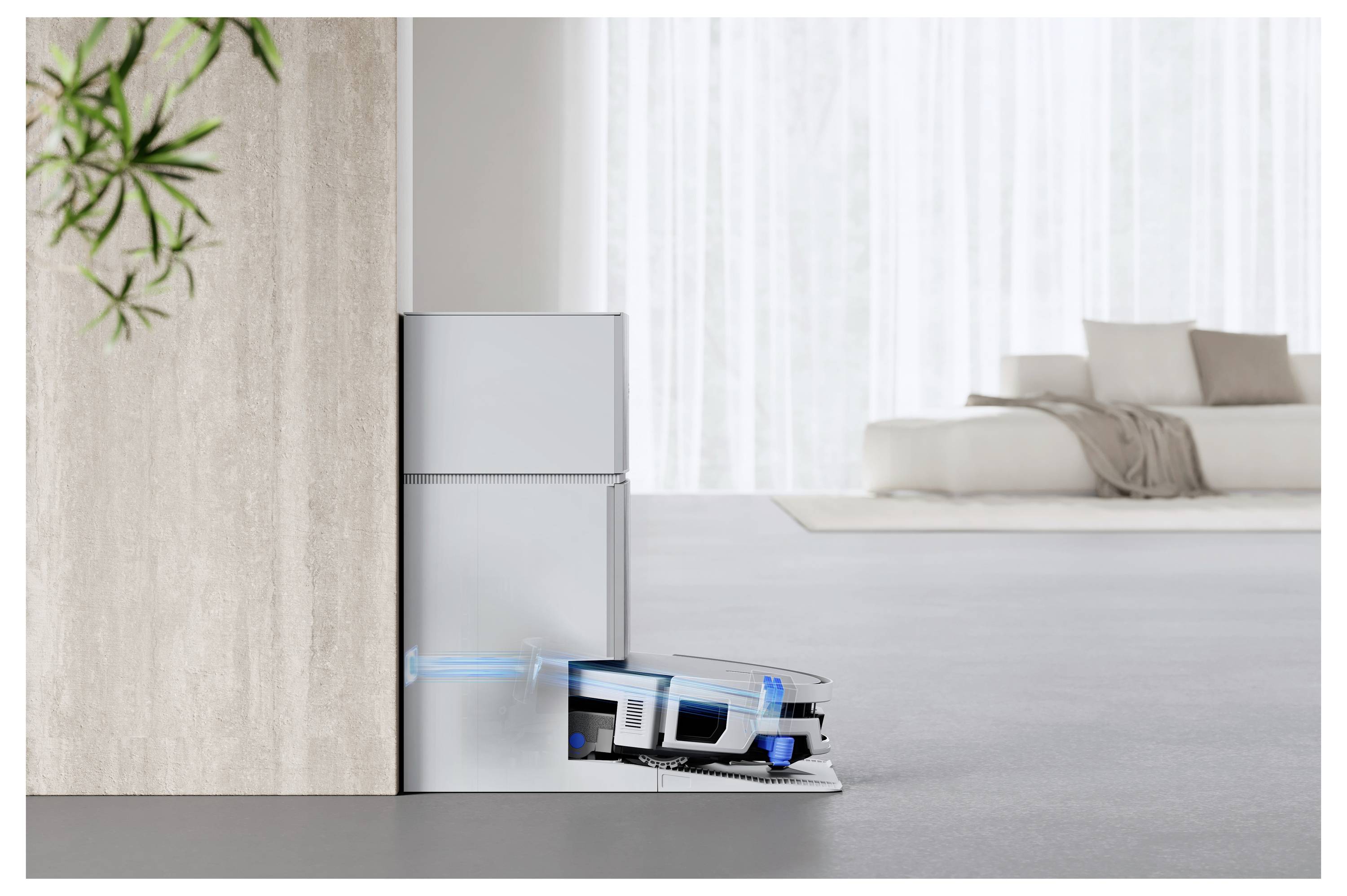 Aspirateur robot nettoyant le long d'un mur dans un salon minimaliste moderne, avec un canapé en arrière-plan.
