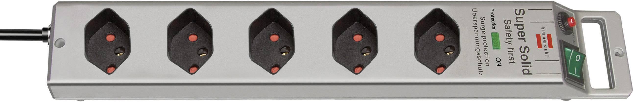 Multiprise avec cinq emplacements, interrupteur rouge pour la mise en marche et l'arrêt, adaptée pour un usage de bureau ou domestique.