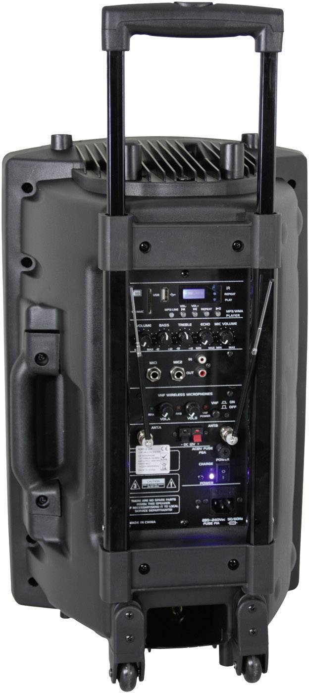 Vue arrière d'un haut-parleur portable à roulettes avec une poignée télescopique, montrant les connexions et les commandes pour les réglages audio.