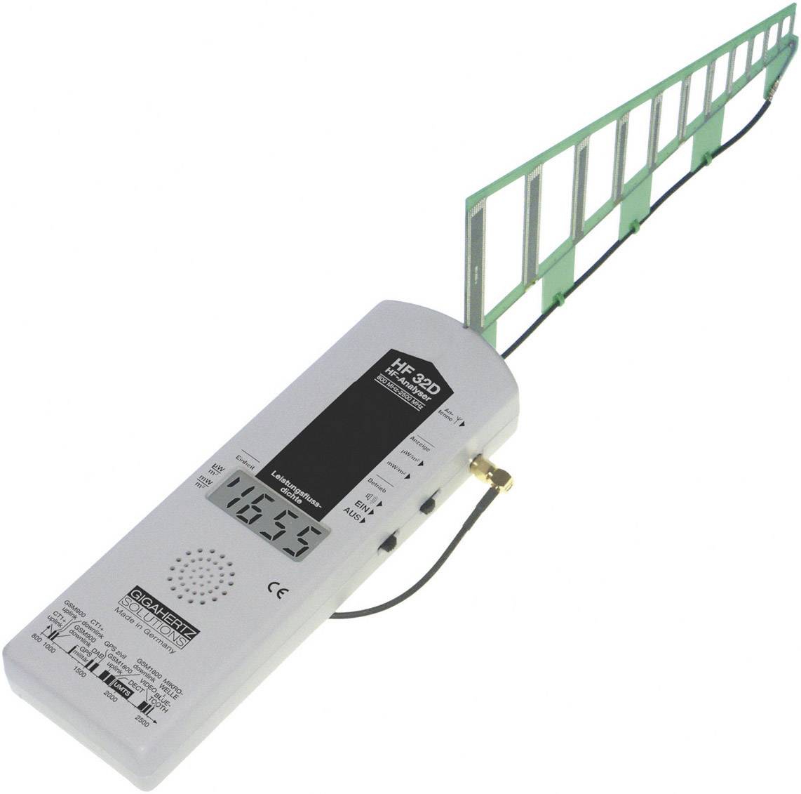 Détecteur HF numérique avec affichage, indiquant la valeur "1654,5". Connecté à une antenne directive pour des mesures de haute fréquence.