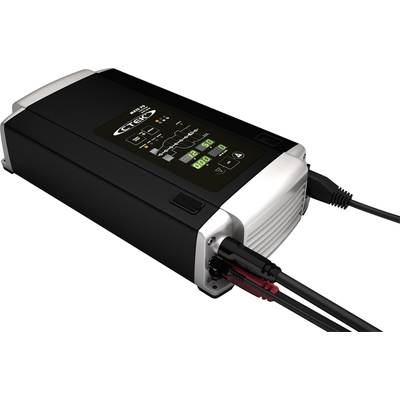 Chargeur de batterie avec affichage numérique, montrant les informations actuelles de tension et d'état de charge, relié par un câble.