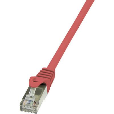 Câble Ethernet rouge avec connecteur RJ-45, utilisé pour la connexion réseau.