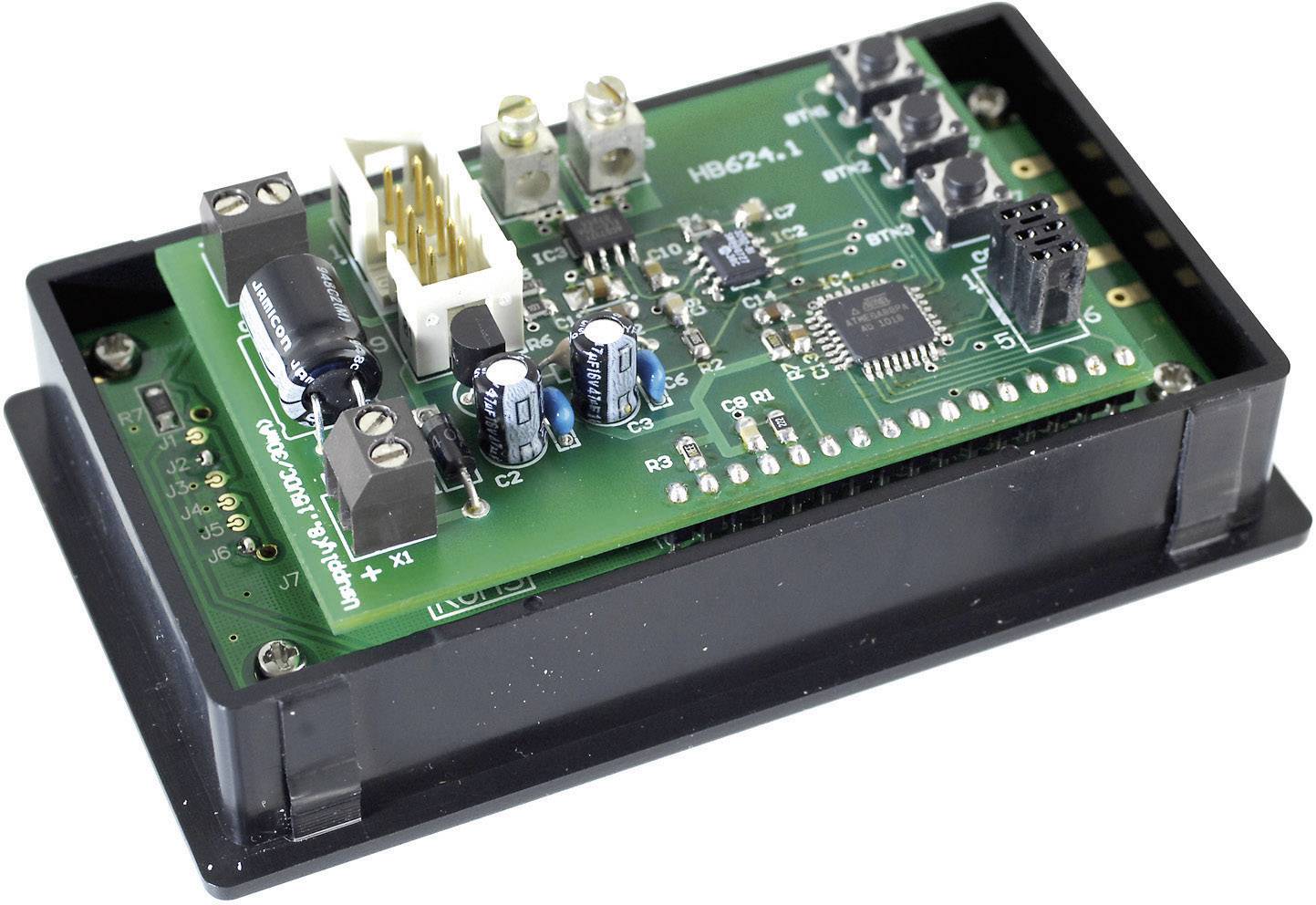 Une carte électronique verte avec des composants électroniques dans un boîtier noir, utilisée pour des applications de contrôle.