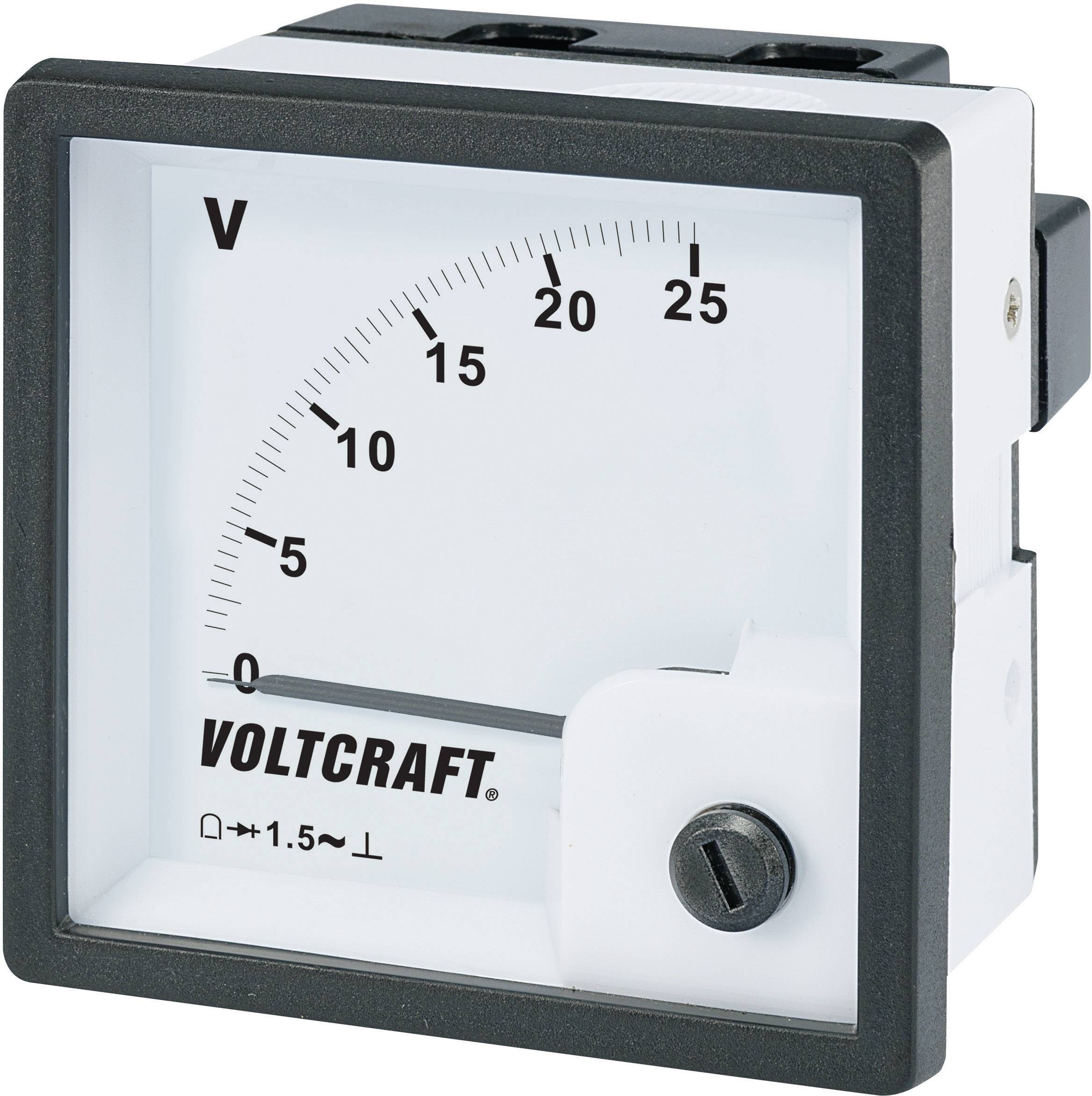 Voltmètre analogique de Voltcraft indiquant une tension légèrement supérieure à 0 V sur une échelle de 0 à 25 V.
