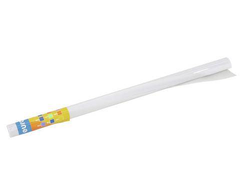 Un rouleau de papier cadeau blanc avec une étiquette colorée sur le bord.