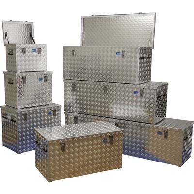 Plusieurs caisses métalliques en aluminium empilées, dont certaines ont des couvercles ouverts. Elles montrent les différentes tailles et formes des boîtes.