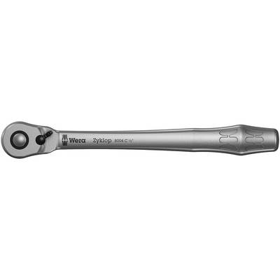 Une clé à cliquet en argent avec une poignée ergonomique et un levier de commutation sur le côté. Marquage 'Wera Zyklop 8000 C 1/4'.