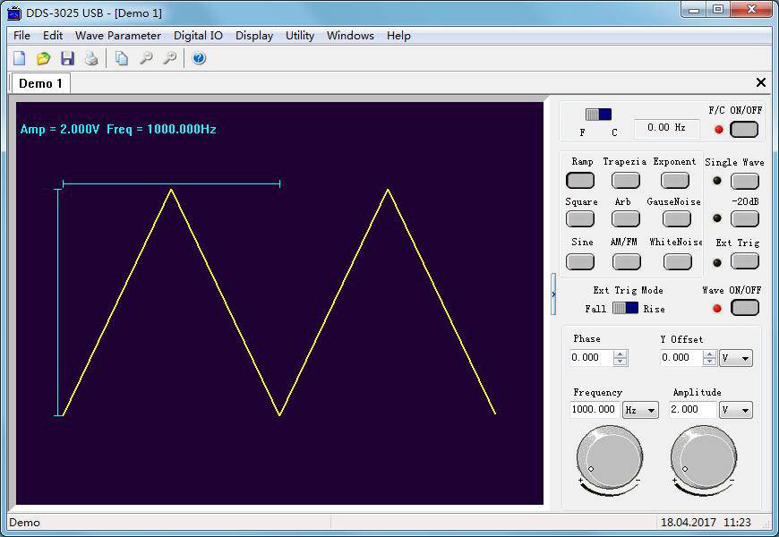 Un écran affiche un oscilloscope avec une forme d'onde en dents de scie. L'amplitude est de 2,00V et la fréquence de 1000,000 Hz.