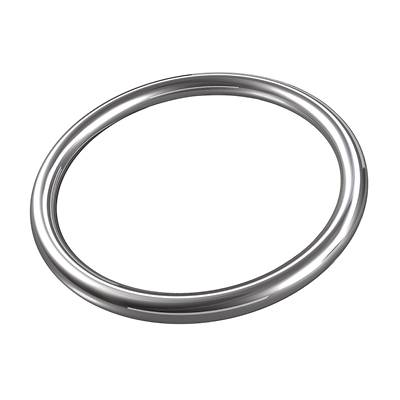 Anneau fermé en argent, lisse et brillant.