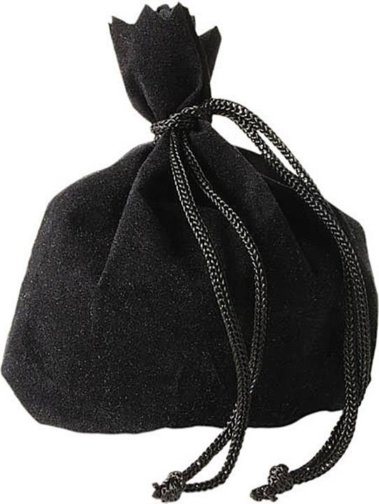 Un sac en velours noir avec un cordon tressé.