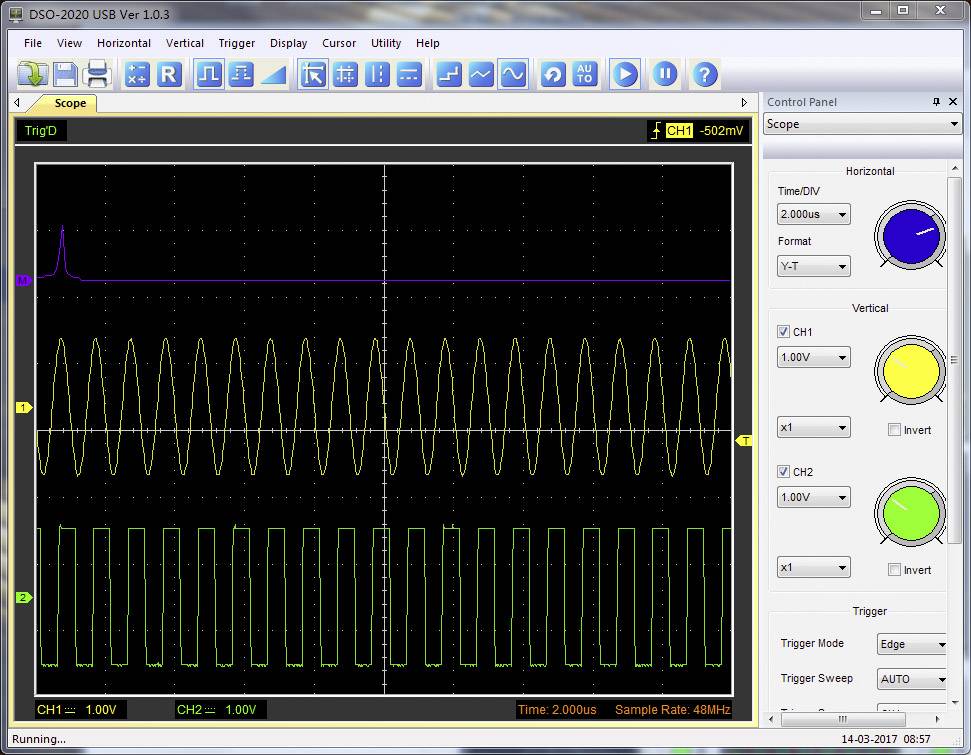 Un oscilloscope affiche deux formes d'ondes : une onde sinusoïdale violette et une onde carrée verte. Les amplitudes et les fréquences varient.