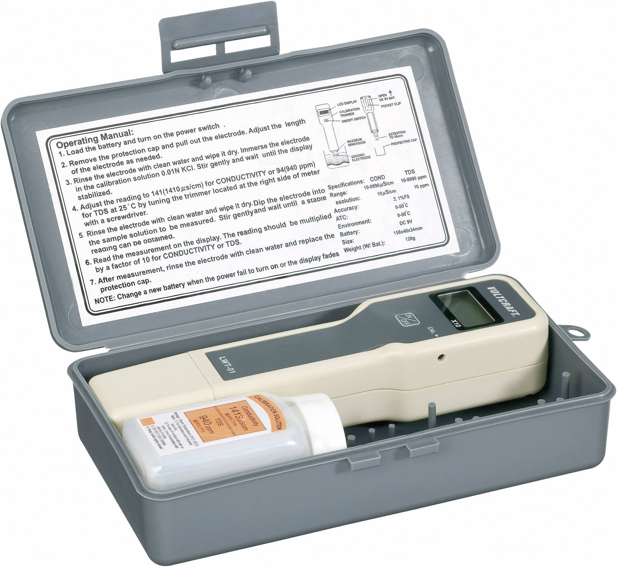 Un étui de valise ouvert contenant un appareil de mesure numérique et une bouteille de solution de calibrage. Mode d'emploi fixé à l'intérieur du couvercle de l'étui.