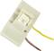 Un connecteur blanc avec un voyant LED et deux câbles connectés. Un des fils est jaune, l'autre est marron.