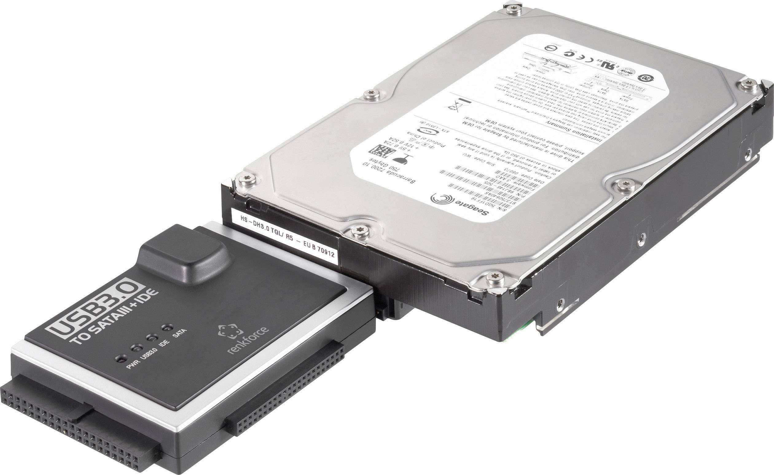 Un disque dur interne est connecté via un adaptateur USB 3.0 vers SATA. L'adaptateur permet de raccorder le disque à un périphérique USB externe.