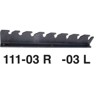 Une pièce noire avec des bords dentelés. En dessous est inscrit « 111-03 R -03 L ».
