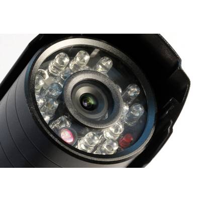Gros plan sur une caméra de surveillance avec des LED autour de l'objectif, prête pour une prise de vue nocturne.