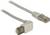'Deux câbles Ethernet gris : l'un avec une fiche droite, l'autre avec une fiche coudée à 90 degrés.'
