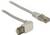 Un câble Ethernet gris avec une fiche coudée et une fiche droite, adapté aux connexions réseau.