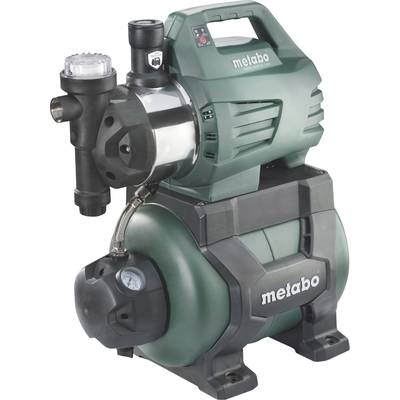 'Image d'un système de surpression d'eau vert Metabo avec manomètre et filtre, adapté à l'approvisionnement en eau et à l'augmentation de la pression dans un foyer.'