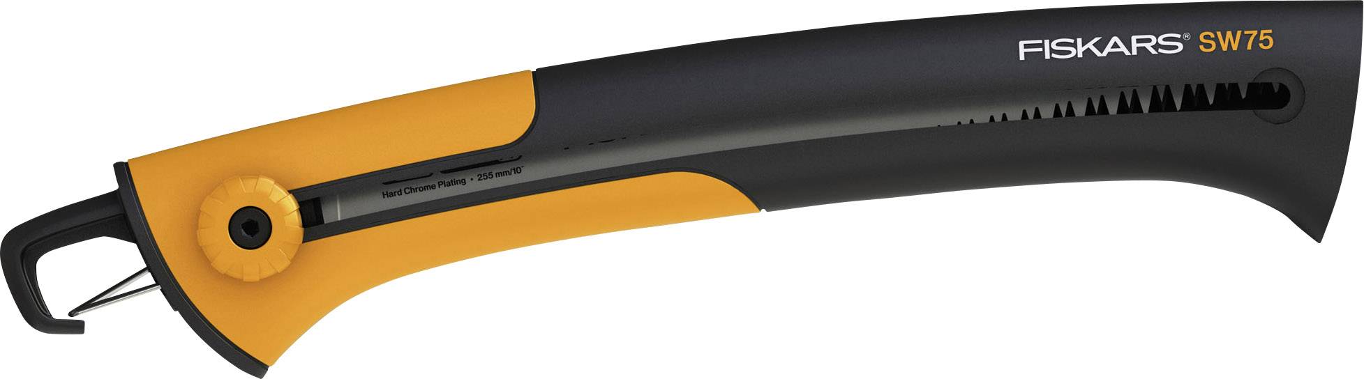 Une poignée ergonomique d'une scie d'élagage Fiskars, modèle SW75, en orange et noir, affiche le marquage 'Softgrip'.