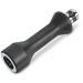 Un adaptateur de rallonge noir pour outils électriques, de forme cylindrique avec une connexion argentée à l'extrémité, est posé sur un fond blanc.