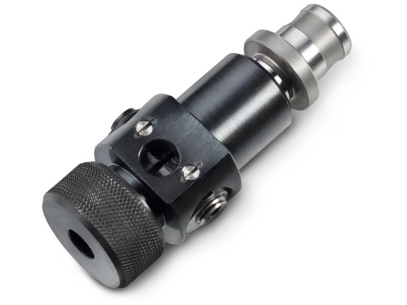 Un adaptateur métallique avec raccord à fermeture rapide, composé d'un boîtier cylindrique et d'une poignée striée pour une manipulation aisée.