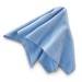 Chiffon en microfibre bleu, utilisé pour le nettoyage et le polissage des surfaces.