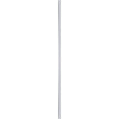 Surface argentée, verticale, lisse, qui scintille subtilement. La surface a un aspect métallique et reflète légèrement la lumière.