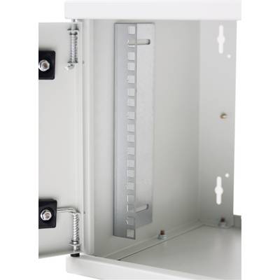 Boîtier métallique avec porte ouverte, montrant les supports et charnières intérieurs. Adapté aux installations électroniques ou de câblage.