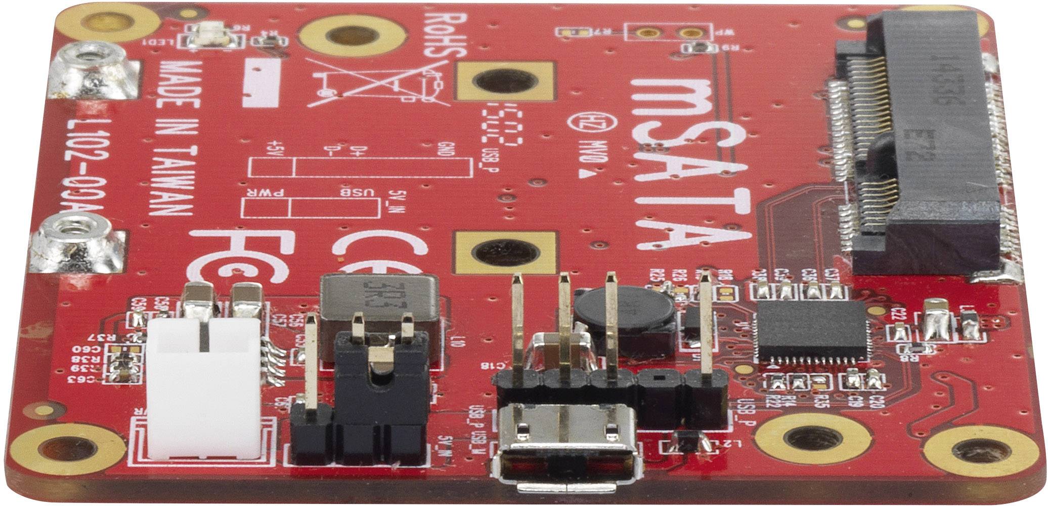 Carte d'adaptateur mSATA rouge avec différents connecteurs et composants électroniques, fabriquée à Taïwan.