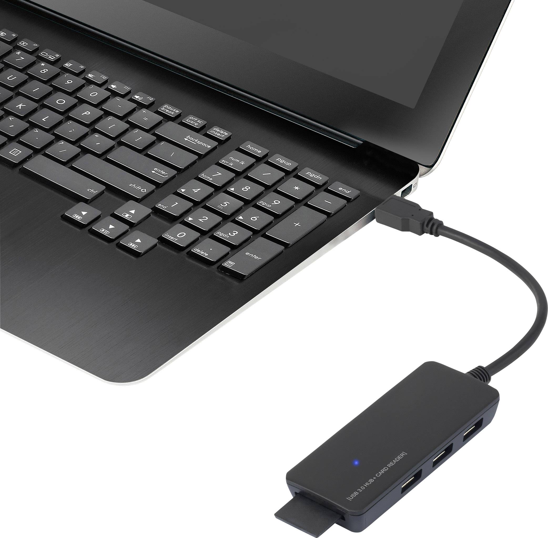 Un ordinateur portable avec une extension USB connectée par un câble. L'extension contient des ports USB supplémentaires.