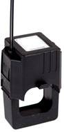 Un capteur de courant électrique noir de forme rectangulaire avec connexion de câble, typiquement utilisé pour mesurer le courant électrique.