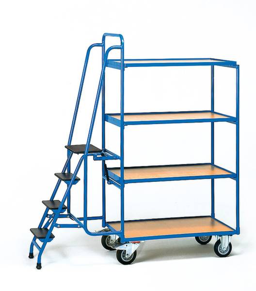 Un chariot métallique bleu avec quatre étagères en bois et une échelle à quatre marches fixée à celui-ci, monté sur roulettes pour faciliter le déplacement.