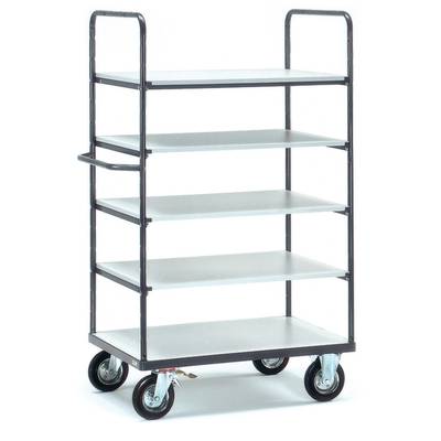 Un chariot de rangement en métal à cinq niveaux et quatre roulettes, adapté au stockage ou au transport dans des environnements industriels ou commerciaux.