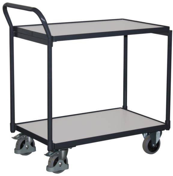 Chariot avec deux étagères, cadre en métal et quatre roues, adapté pour le transport.