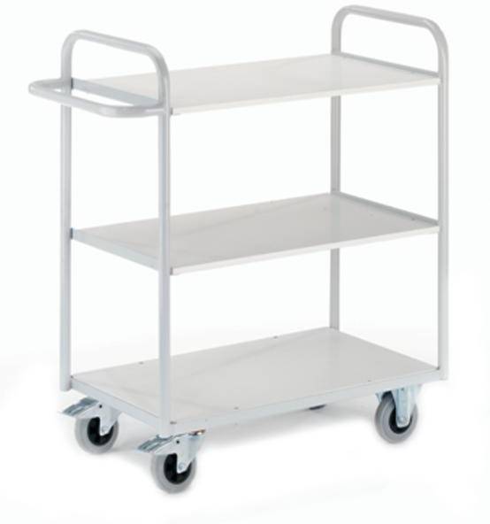 Un chariot mobile à trois niveaux, de couleur argent, avec un châssis grillagé. Adapté pour le transport d'objets dans un entrepôt ou un bureau.