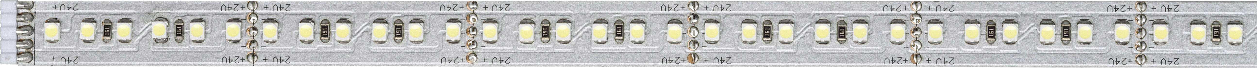 Gros plan d'une barre de LED avec plusieurs lampes LED rectangulaires réparties uniformément sur une plaque métallique.