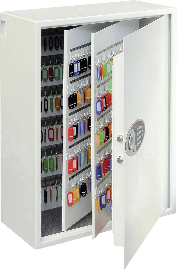 Une armoire à clés argentée, dont la porte est ouverte, montre de nombreuses clés suspendues de différentes couleurs accrochées à des crochets.