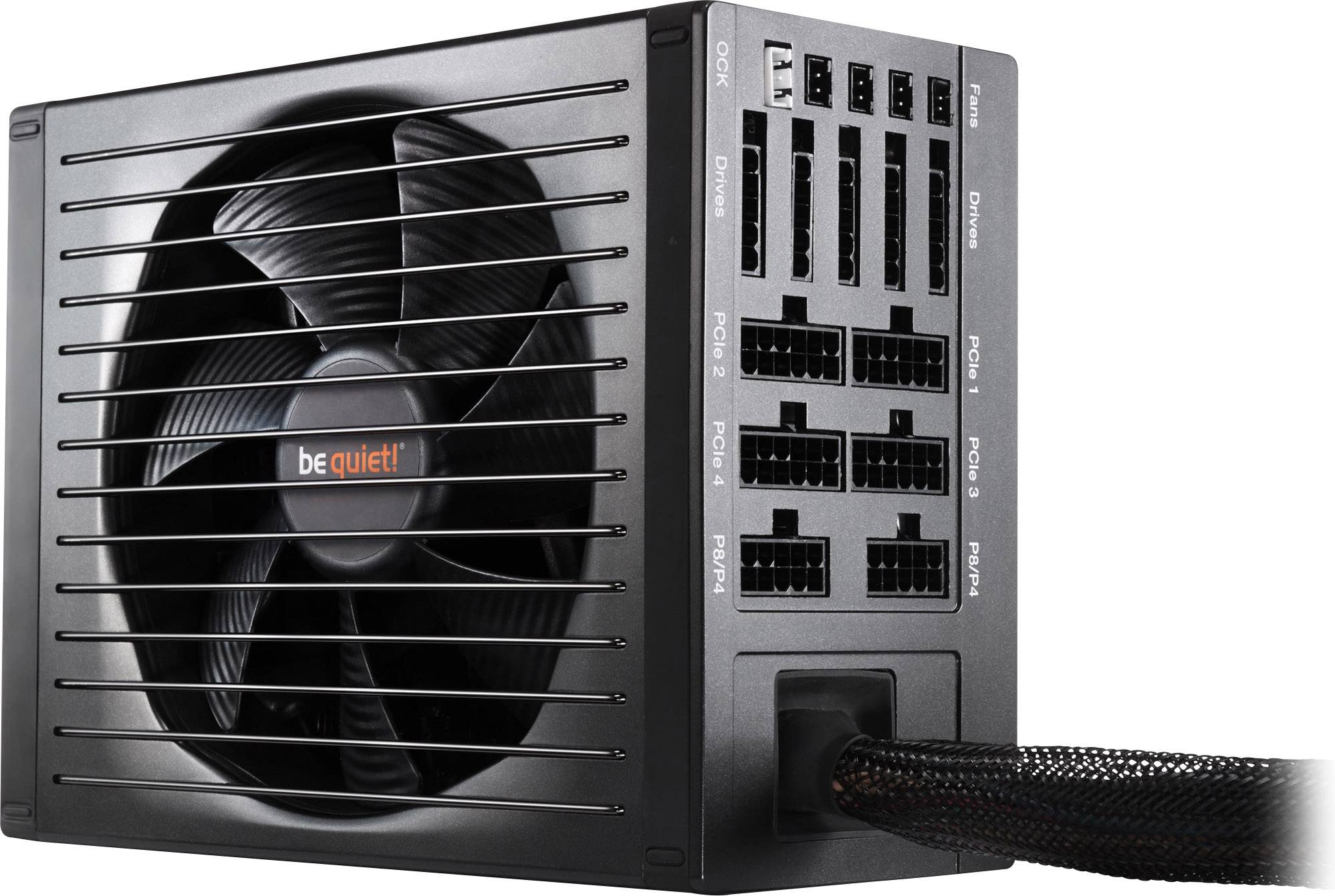 Bloc d'alimentation d'ordinateur noir avec un grand ventilateur, plusieurs ports et l'inscription « be quiet! » sur le côté.