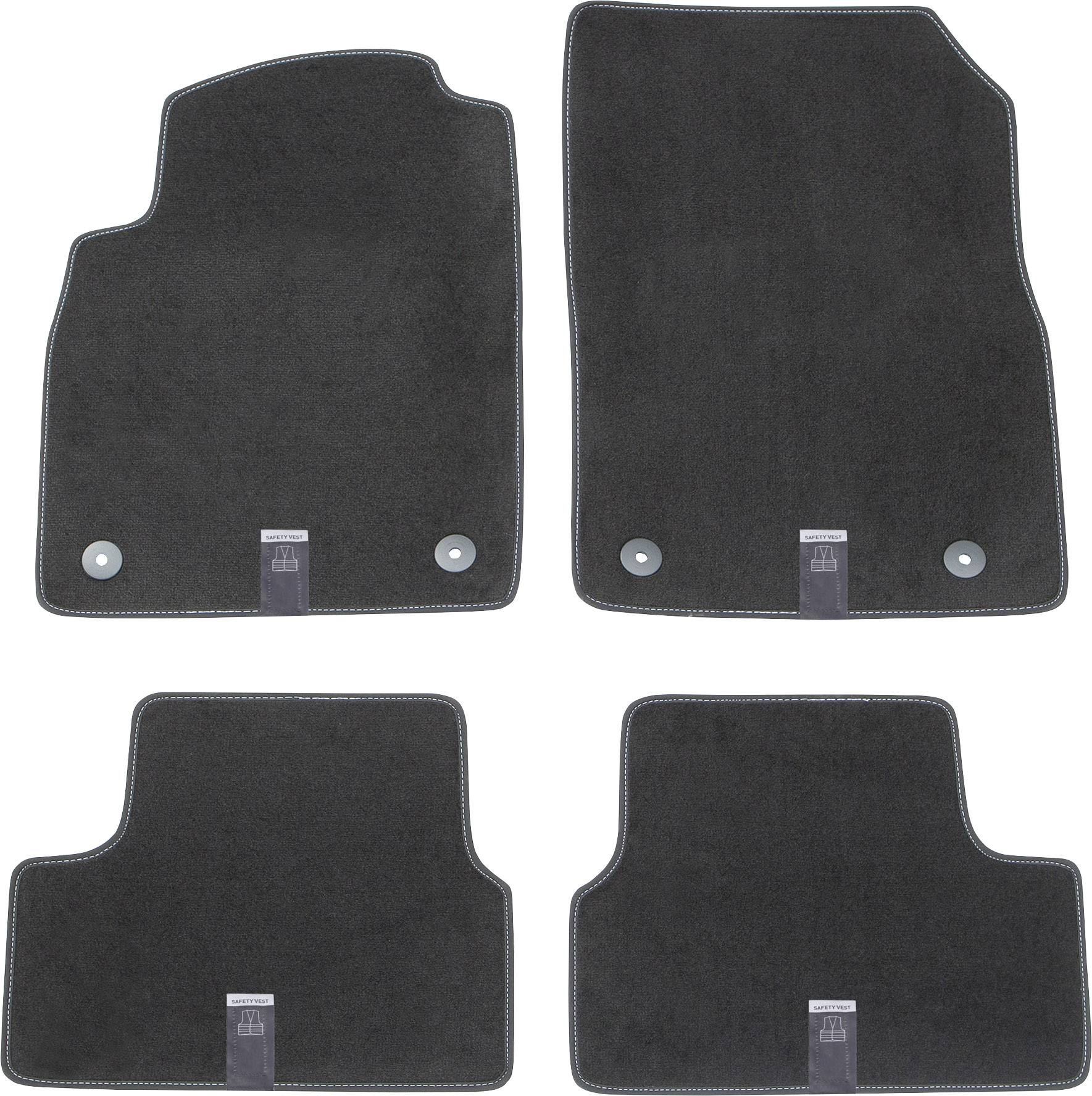 Quatre tapis de sol noirs pour voiture de différentes formes pour les passagers avant et arrière.