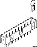 Un connecteur électrique rectangulaire à broches multiples avec un symbole de clé en surplomb.