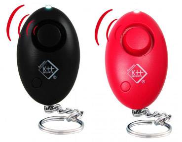 Deux alarmes portables en noir et rouge avec un porte-clés. Chacune dispose d'un grand bouton et s'illumine légèrement sur sa partie supérieure.