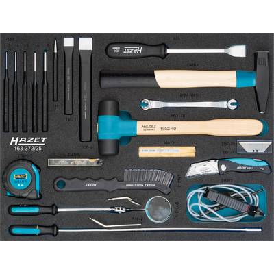 Boîte à outils contenant des outils triés tels que tournevis, marteau, pince et mètre ruban. Logo de la marque 'Hazet' visible.